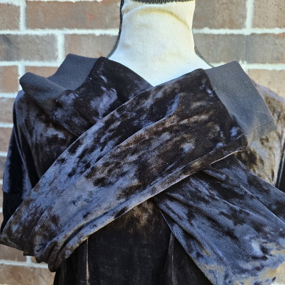 Betsey Johnson Black Velvet Women's Top - Picture 6 of 11